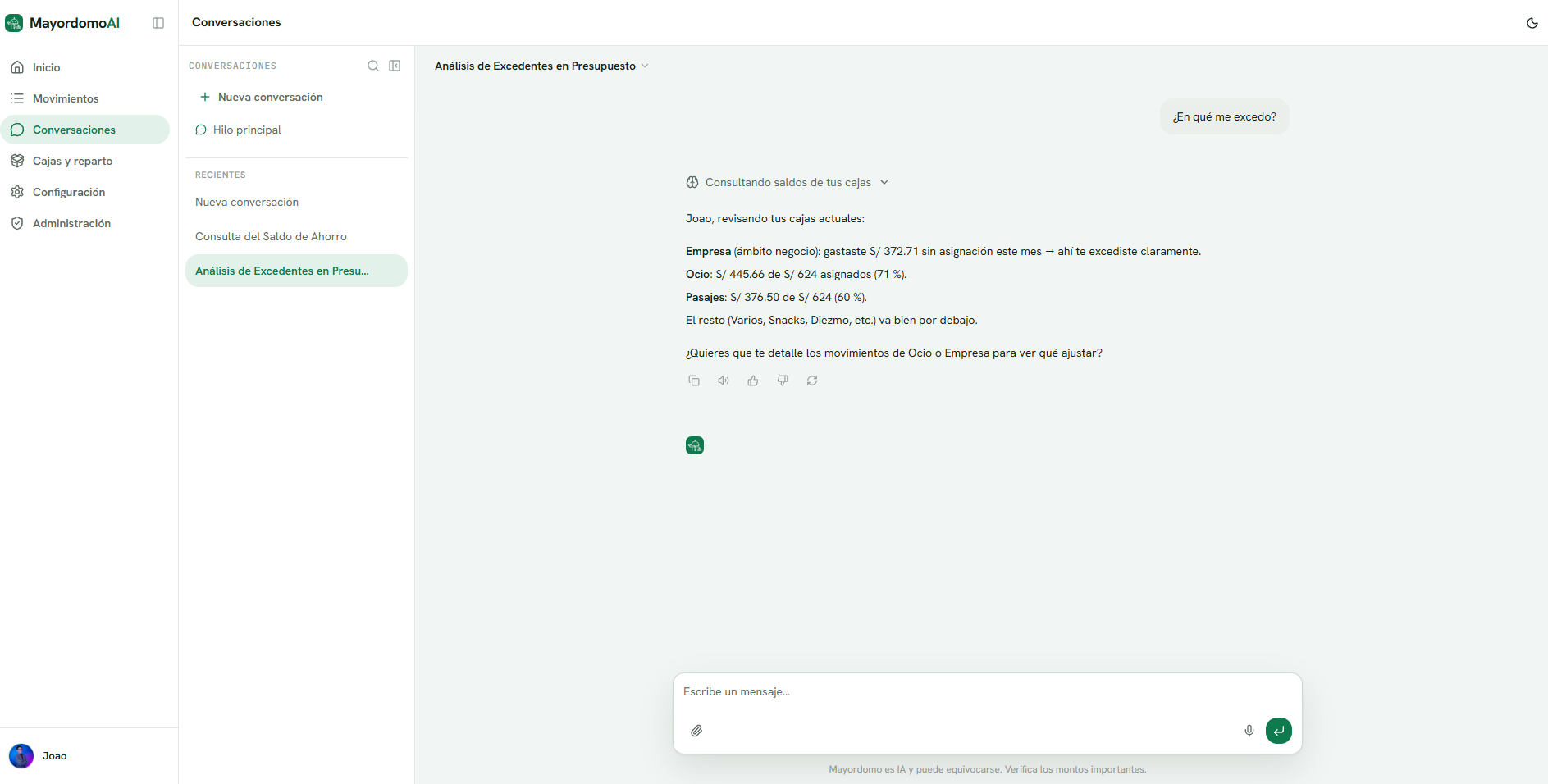 Conversación con el agente sobre excedentes del presupuesto